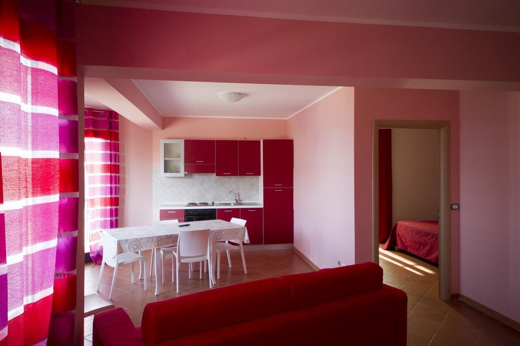Tus'Hotel Apartments Туза Екстериор снимка