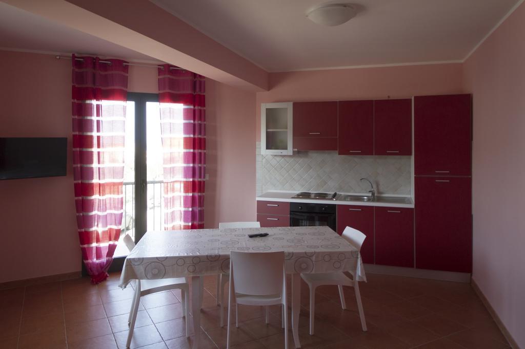 Tus'Hotel Apartments Туза Екстериор снимка